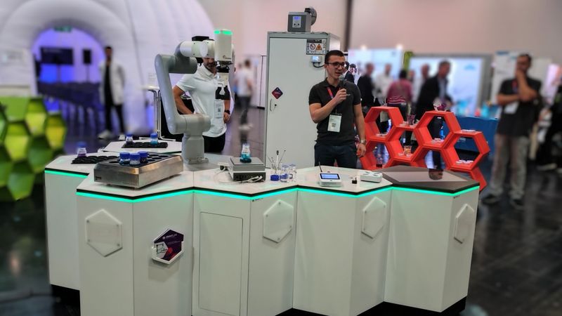 Blick auf den Use Case auf der LAB-SUPPLY 2025 in Augsburg(Bild:  SmartLab Solutions GmbH)