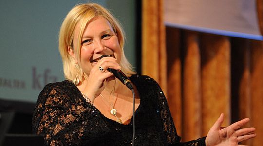 Die finnische Sängerin Tuija Komi und ihre Begleitband sorgte für ... (Archiv: Vogel Business Media)