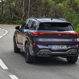 Die hauseignene Design-Schneiderei geht beim Kleid des Neulings bewusst andere Wege als bei den kleineren Brüdern.(Bild:  Seat)