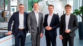 Der Vorstand der Lapp Gruppe (v. l.) CFO Jan Ciliax, CEO Matthias Lapp, CTO Hubertus Breier und CSO Dr. Christoph Hiller berichten einen vorläufigen Rekordumsatz von 2,3 Milliarden Euro für das Geschäftsjahr 2026. (Bild: Lapp)