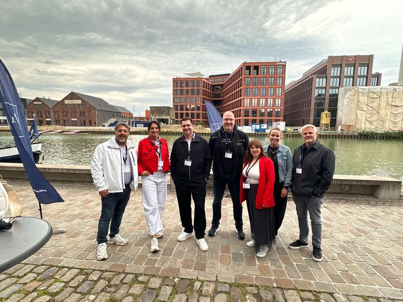 Ahoi, diese Truppe ist ready zum Ablegen (v. l.) Deniz Üstün (e-Systems), Monika Göckede (Sony), Tobias Berg (visunext SE), Daniel Zobel (Detlef Coldewey), Sarah Ebell u. Anne Weiser (DELO) und Frank Beyer (MEKmedia) (Bild: Vogel IT-Medien GmbH)