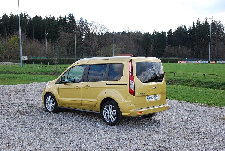 Hinter der riesigen Heckklappe verstecken sich bis zu 2.410 Liter Stauraum. (Foto: Rosenow)