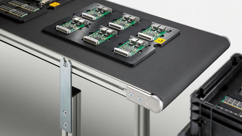 Im item Förderbandsystem sind jetzt auch ESD-sichere Komponenten verfügbar. Ebenfalls neu: Online-Konstruktion von Förderbändern im item Engineeringtool Im item Förderbandsystem sind jetzt auch ESD-sichere Komponenten verfügbar. Ebenfalls neu: Online-Konstruktion von Förderbändern im item Engineeringtool