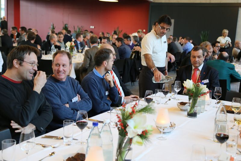 Gute Gespräche während eines feinen Essens gehörten ebenfalls zum SMM Kongress. (Bild: Matthias Böhm)