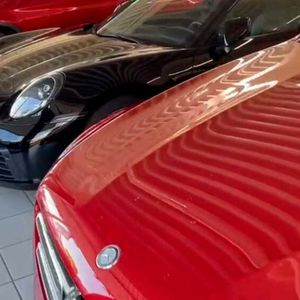 Rund 90 Luxusautos wurden im Zuge der Razzia beschlagnahmt.(Bild:  Zollfahndung Essen)