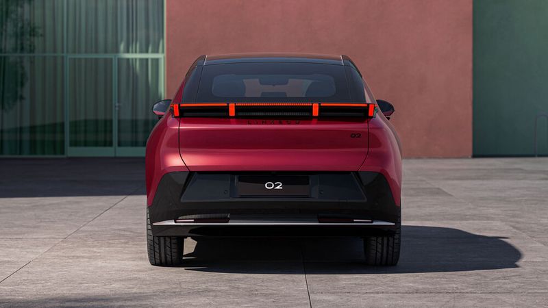 Die Rückleuchten sind in den Heckspoiler integriert. (Bild: Lynk & Co)