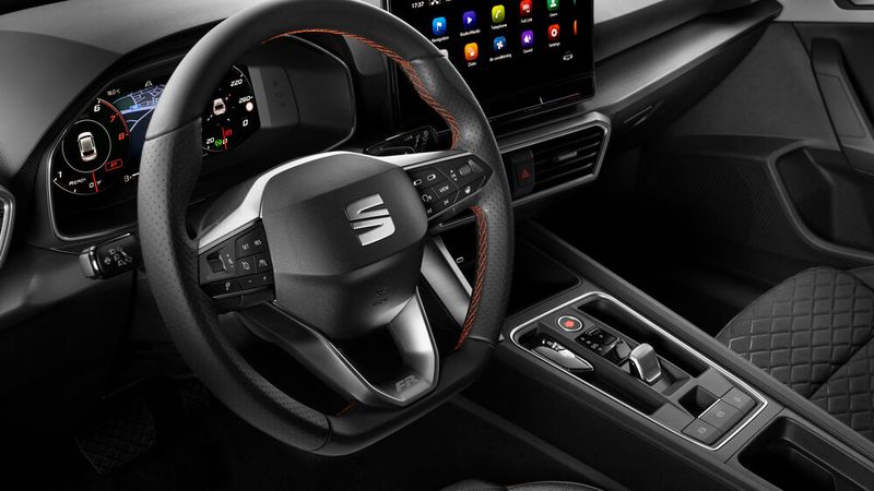 Abgesehen vom abweichenden Kraftstoff gibt sich der Seat Leon TGI ziemlich konventionell vom Fahrverhalten bis zum Infotainment. (Bild: Seat)