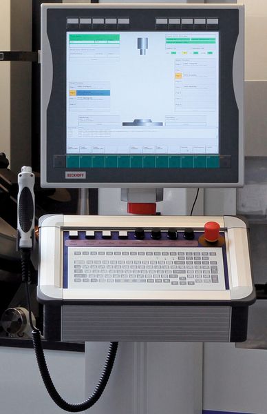 Bild 3: Die featurebasierte Programmierung aus dem Hause Abacus vereinfacht die Steuerung und Handhabung der Premo 600. (Bild: Abacus Maschinenbau)