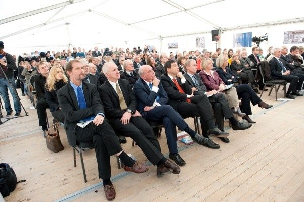 Einweihungsfeier des neuen Forschungsbaus für das Helmholtz-Institut Ulm (HIU) (Bild: Elvira Eberhardt, Uni Ulm)