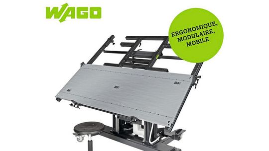 Table de montage pour charges lourdes, art. n° 2019-0103 : grâce à la batterie, la hauteur et l’inclinaison se règlent automatiquement, pour un travail sûr et ergonomique avec des plaques de montage jusqu’à 500 kg.(Source :  Wago Contact)