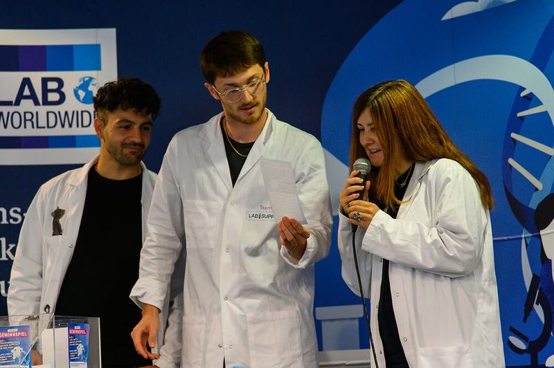 Zum Abschluss jeder LAB-SUPPLY findet um 15:30 Uhr die Ziehung des Gewinnspiels statt.   Mehr Infos zu den kommenden LAB-SUPPLY-Messen finden Sie auf www.lab-supply.info (Bild: Stefan Stark)