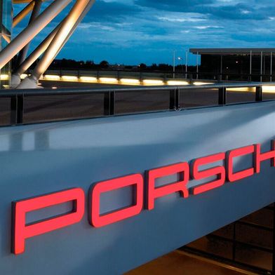 Tief in den roten Zahlen steckt weiterhin die Familien-Holding Porsche SE. Ein erneuter Verlust beträgt demnach deutlisch über 900 Millionen Euro ... (Bild: Porsche)