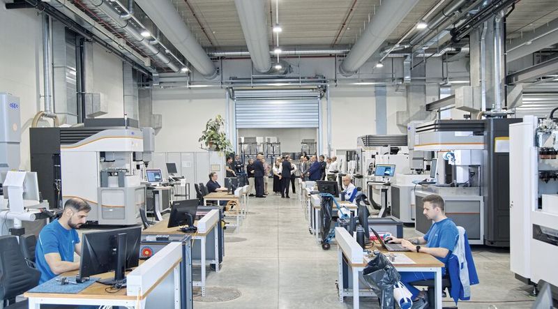 Blick in das Applikationszentrum, hier werden neue Projekte eingefahren und Prozesse perfektioniert. (Bild: Matthias Böhm)
