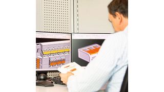 Die Compact-Verbindungsklemme der Serie 221 verbinde alle gängigen Leiterarten schnell, einfach und sicher. (Wago)