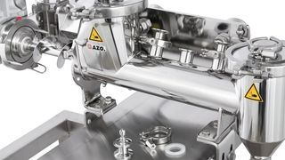 Die Reinigungsdüse der Dosierschnecke ist durch Triclamp Verschlüsse abnehmbar.  (Bild: Azo)