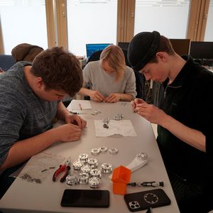 Magnecko entwickelt einen vierbeinigen Roboter, der dank seiner magnetischen Füße an Stahlkonstruktionen hochklettern kann. (Bild:  D-MAVT / ETH Zürich)