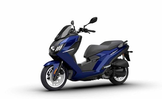 Peugeot Motocycles, Hersteller von motorisierten Zwei- und Dreirädern, wie dem brandneuen Roller Pulsion Evo hält seine Geschicke nun wieder in der eigenen Hand. Denn der seit über zehn Jahren zu Mutares gehörende Player wurde jetzt ans eigene Management verkauft.(Bild:  Peugeot Motocycles)