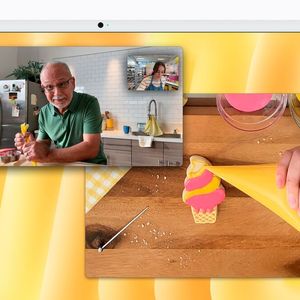 Über die Schreibtischansicht ist es möglich, den Arbeitsbereich aus der Vogelperspektive zu teilen, was zum Beispiel bei Lehrkräften oder Kreativen sinnvoll eingesetzt werden kann. (Bild:  Apple)