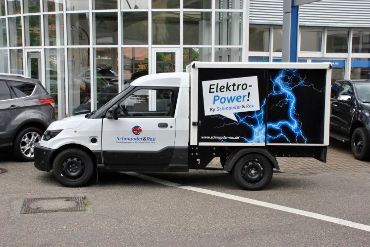Keine Berührungsängste vor der E-Mobilität: Bei bald gut 80 E-Scootern, die für Kunden zu warten sind, wäre diese auch wahrlich fehl am Platz. (Dominsky/»kfz-betrieb«)