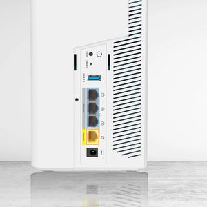 Für kabelgebundene Geräte bietet das Roamii BE Pro vier 2,5GbE-Ports. Einer wird bei dem als Router fungierenden Gerät für die Anbindung an ein DSL- oder Glasfaser-Modem genutzt.(Bild:  MSI)