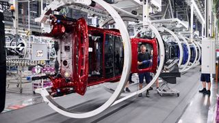 Die Autobranche dreht die Planungen wieder zurück zum Verbrenner. (Bild: BMW)