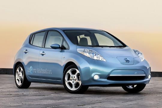 Nissan bringt sein Elektroauto Leaf zuerst in Ländern auf den Markt, die Kunden eine Anschubfinanzierung gewähren, in den Niederlanden schon Endes dieses Jahres. Ohne staatliche Förderung wird der Grundpreis bei rund 33.500 Euro liegen. Nach Deutschland kommt das Modell erst Ende 2011. (Archiv: Vogel Business Media)