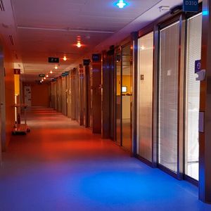 Auf der Intensivstation des Krankenhauses Vall d’Hebron in Barcelona ist immer Frühling, da man als Lichtmuster den 21. März festgelegt hat. (Bild:  Ledmotive)