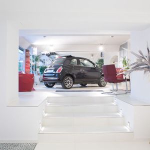 Der Verkaufsraum im Autohaus Bernegger ist dadurch verwinkelt ...(Bild:  Bernegger)