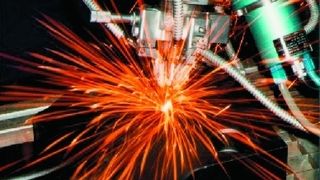 Immer höhere Laserleistungen und bessere Strahlqualitäten stellen hohe Anforderungen an den Laserschutz. (Archiv: Vogel Business Media)