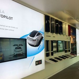 (Tesla)