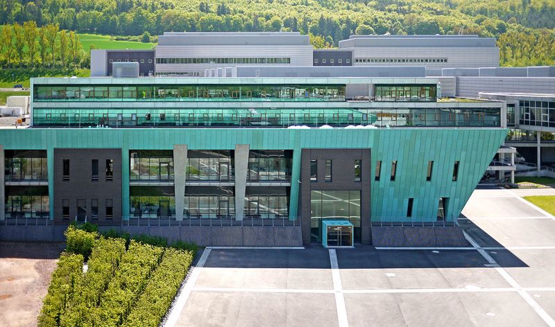 Abb. 3: Die Werkanlage Life am Standort Melsungen von B. Braun Melsungen, Life-Komplex mit dem Zentrallabor im Vordergrund. (B. Braun Melsungen AG)