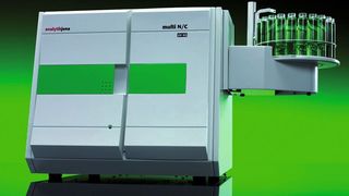 Anspruchsvolle TOC-Proben lassen sich mit einem TOC-Gerät für UV-unterstützte nasschemische Oxidation wie dem multi N/C UV HS einfach und kostengünstig analysieren.  (Bild: Analytik Jena)