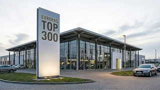 Auf die größten 300 Autohandelsgruppen Europas geht rund ein Drittel des Neuwagen-Absatzes in der EU, den EFTA-Staaten und dem Vereinigten Königreich zurück. (Bild: KI-generiert/Gemini 3 Pro Image)