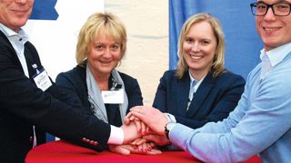 V. li.: Josef und Brigitte Engelhart haben die Unternehmensnachfolge mit ihren Kindern Julia und Vinzenz frühzeitig besprochen und alles geregelt. (Foto: Rubbel)