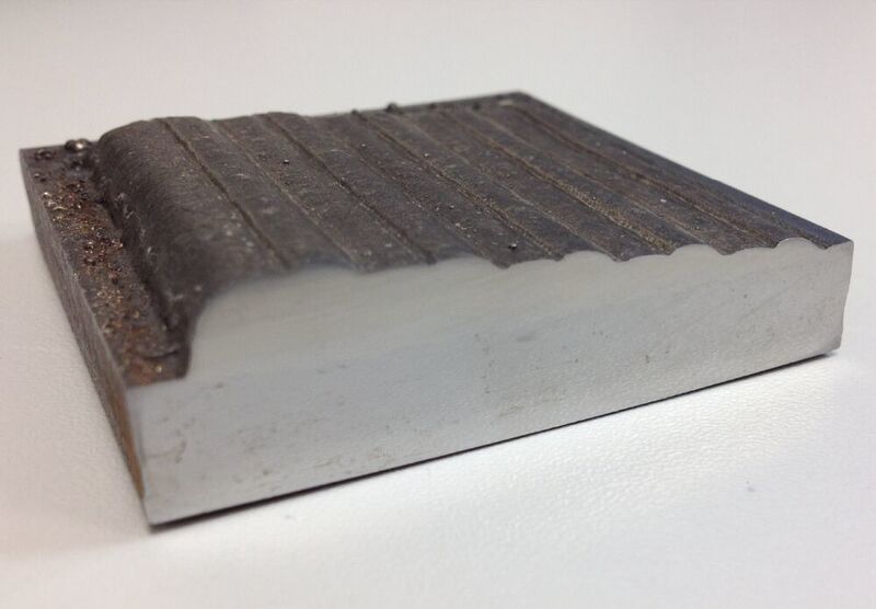 Nicht nur zum reinen Fügen sondern auch zum schichtweisen Veredeln ist LMWT geeignet. Hier ein Beispiel mit CrNi-Schichten von 1,2 bis 7,2 mm auf unlegiertem Stahl von 10 mm Dicke. (SKLT)