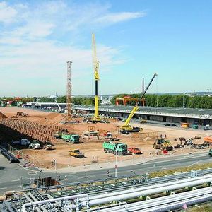 Auf einem zehn Hektar großen Areal im Industriepark Höchst entsteht die neue Ticona-Anlage, die 2011 in Betrieb gehen soll.  Bild: Ticona