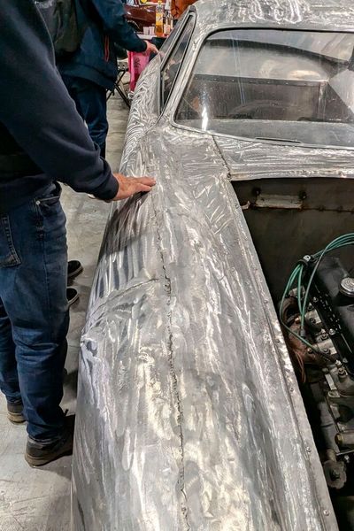 Wie man sieht, fertigten die italienischen Blechkünstler die Karosserie mit viel Kunst und Schweißnähten. (Bild: Dominsky )