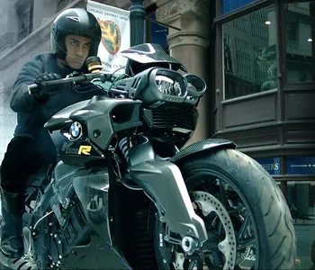 Bmw Motorrad Dynamisiert Den Bollywood Blockbuster Dhoom 3 izle, dhoom 3 full izle, dhoom 3 türkçe dublaj izle, dhoom 3 hd izle, babasının çocuk yaşta kaybeden sahir onun intikamını almak için büyü ve akrobasi üzerine yeteneklerini geliştirecektir.