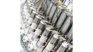 Das Füllsystem Modulfill HES wurde vom Einlauf über das Füllen und Verschließen bis hin zum Auslauf überarbeitet. Sicherheit, Bedienerfreundlichkeit, Platzersparnis und Hygiene stehen im Zentrum der Weiterentwicklung. (Bild: Krones AG)