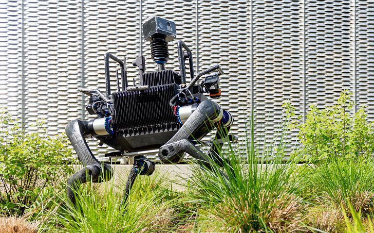 Ein Laufroboter der ETH Zürich, der ganze neue Einsatzbereiche eröffnet und über die Startup AnyBotics vermarktet wird (Bild: ETH Zürich)