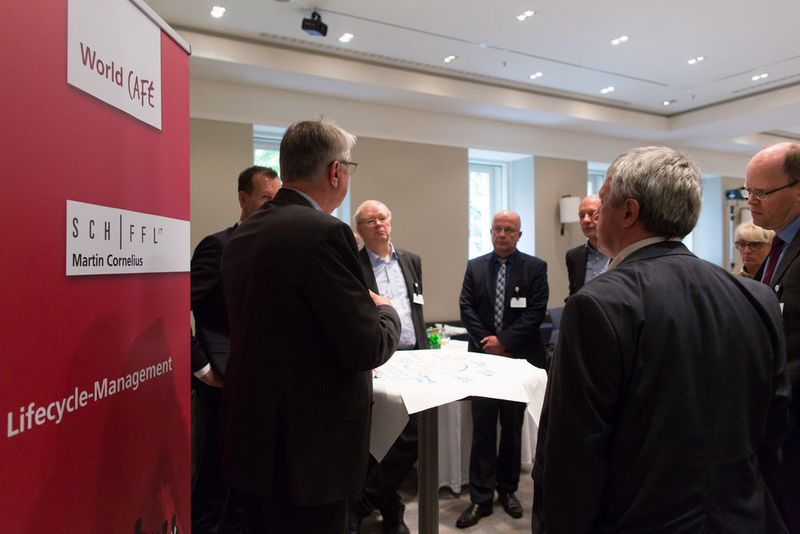 artin Cornelius von Schiffl hatte »Lifecycle-Management« als Diskussionsthema für sein Worldcafé gewählt. (www.bergemann-fotografie.de)
