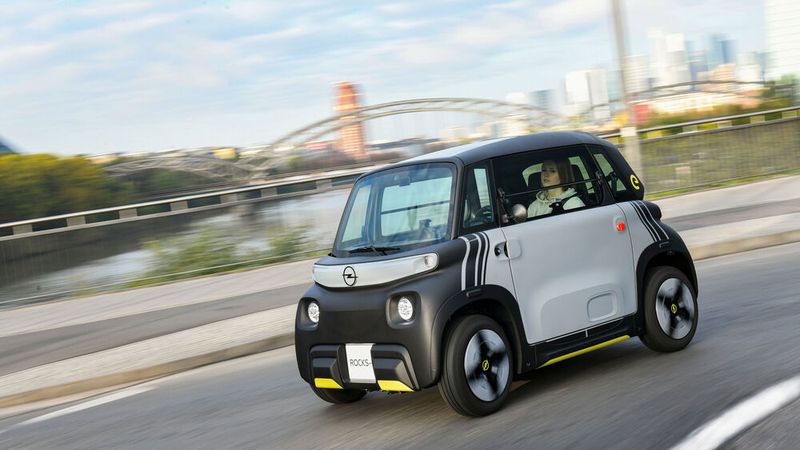 Der Rocks-e kann ab 15 Jahren mit dem Führerschein Klasse AM gefahren werden. Das heißt aber auch, dass er nicht schneller als 45 km/h fahren darf. (Bild: Opel)