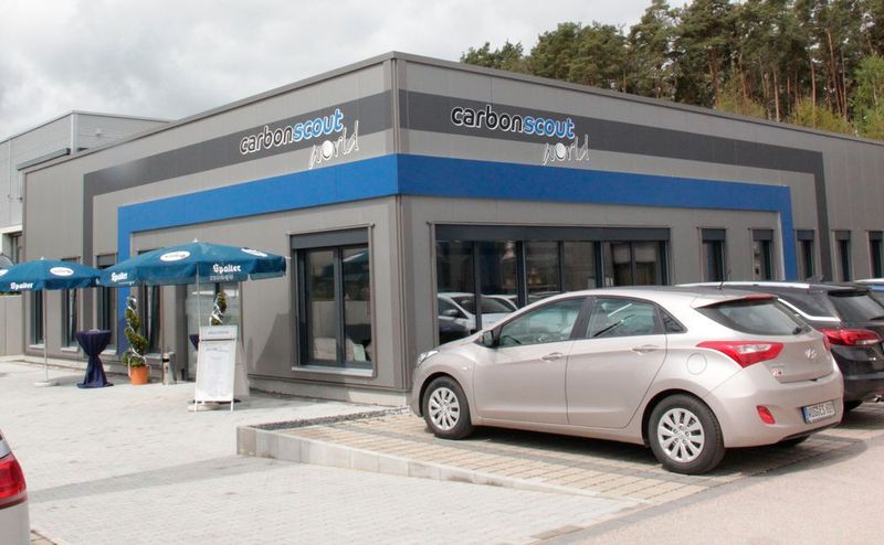 Die neue Welt für Compositespezialisten und -anwender bei CG Tec in Spalt: Die Carbonscout World, die am 11. und 12. Mai 2017 offiziell eröffnet wurde. Drinnen existiert ein Shop, bei dem Kunden nach vorheriger Anmeldung jeden Donnerstag von 10:00 Uhr bis 17:00 Uhr das komplette CG-Tec-Know-how unter die Lupe nehmen, und sich bei Bedarf auch gleich mit dem nötigen Hightech-