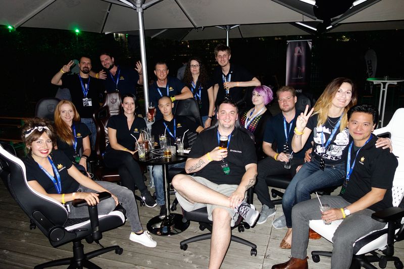 Das Caseking Team am Feiern. (Bild: IT-BUSINESS)