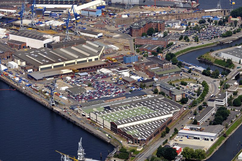 Seit Anfang 2013 gehört Blohm + Voss Industries (im Vordergrund) zur SKF Gruppe. (Bild: SKF-BVI)