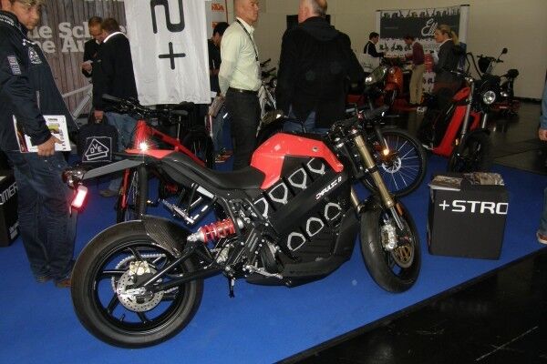 Heiße Kiste: ein Brammo Empulse R (Bild: Thomas Kuther)