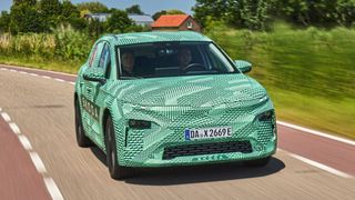 Skoda hat den Elroq gezeigt, wenn auch noch teils getarnt. (Bild: IvoHercik.com)