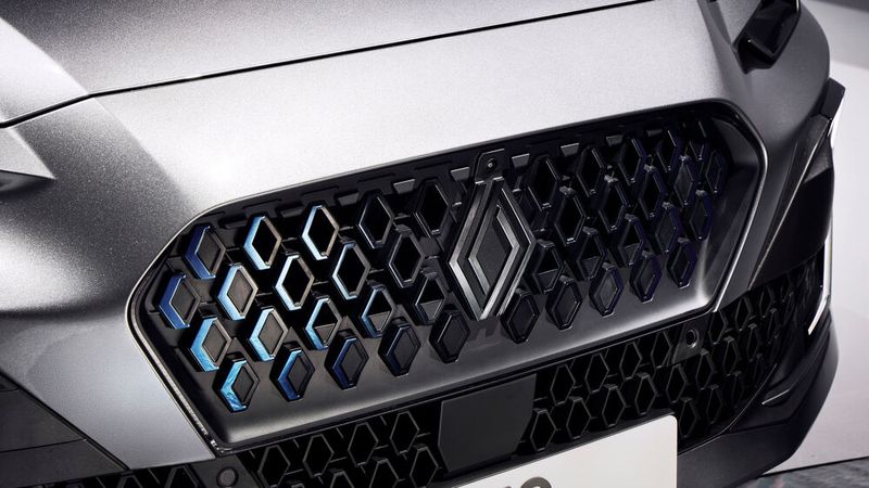 Der Kühlergrill ist voller Rauten. (Bild: Renault)