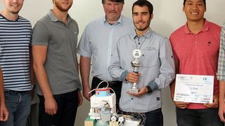 Mit seinem selbstgebauten Bioreaktor hat das Team der Universität Kaiserslautern dern ersten Platz belegt. (Bild: Koziel/TUK)