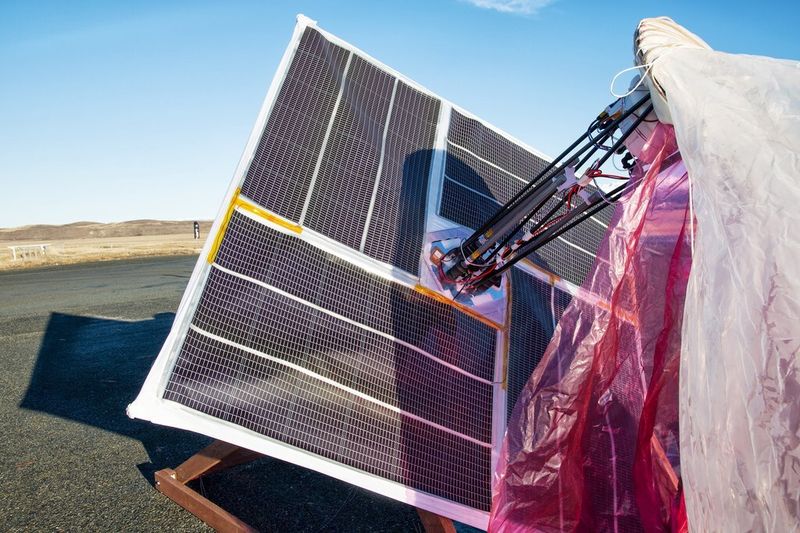 Das Bild zeigt die Solarzellen zur Stromversorgung der Ballons (Google)